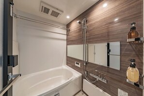 Deluxe Room, Non Smoking (B) | Bathroom - Apartment Hotel 11 Osaka Tenmangu (Osaka)