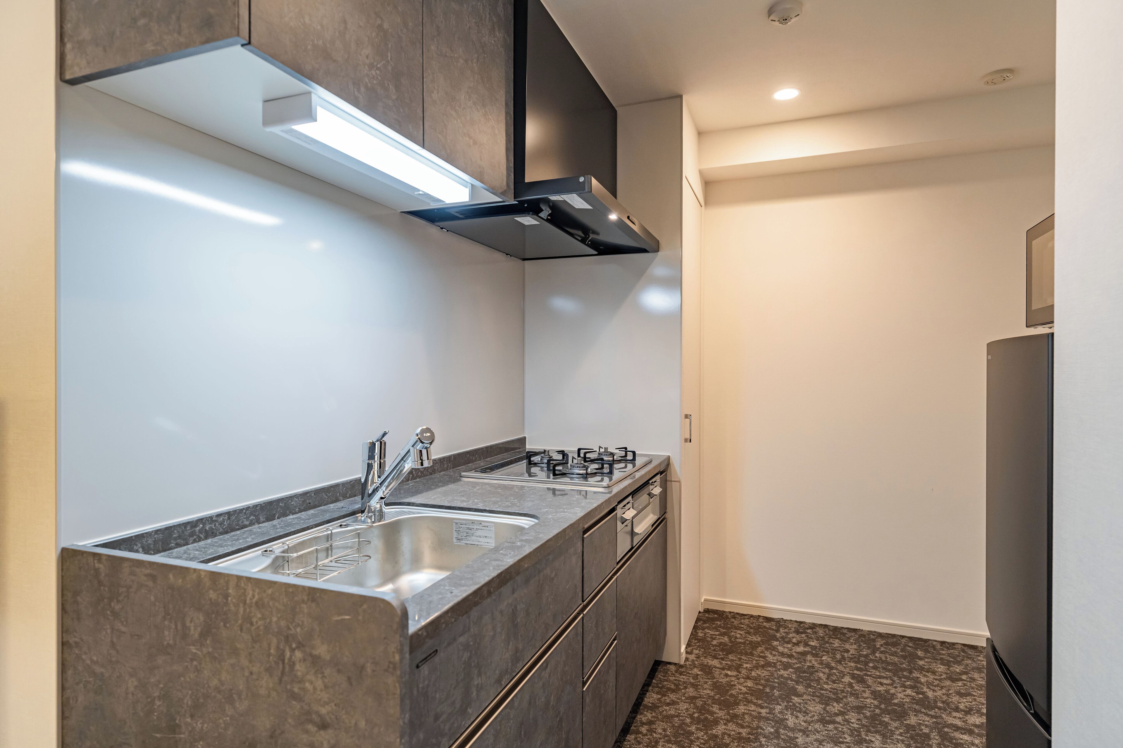 Deluxe Room, Non Smoking (A) | Private kitchen | Full-sized fridge, microwave, stovetop, cookware/dishes/utensils