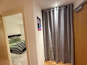 1 makuuhuone, silitysrauta/-lauta, internet, vuodevaatteet