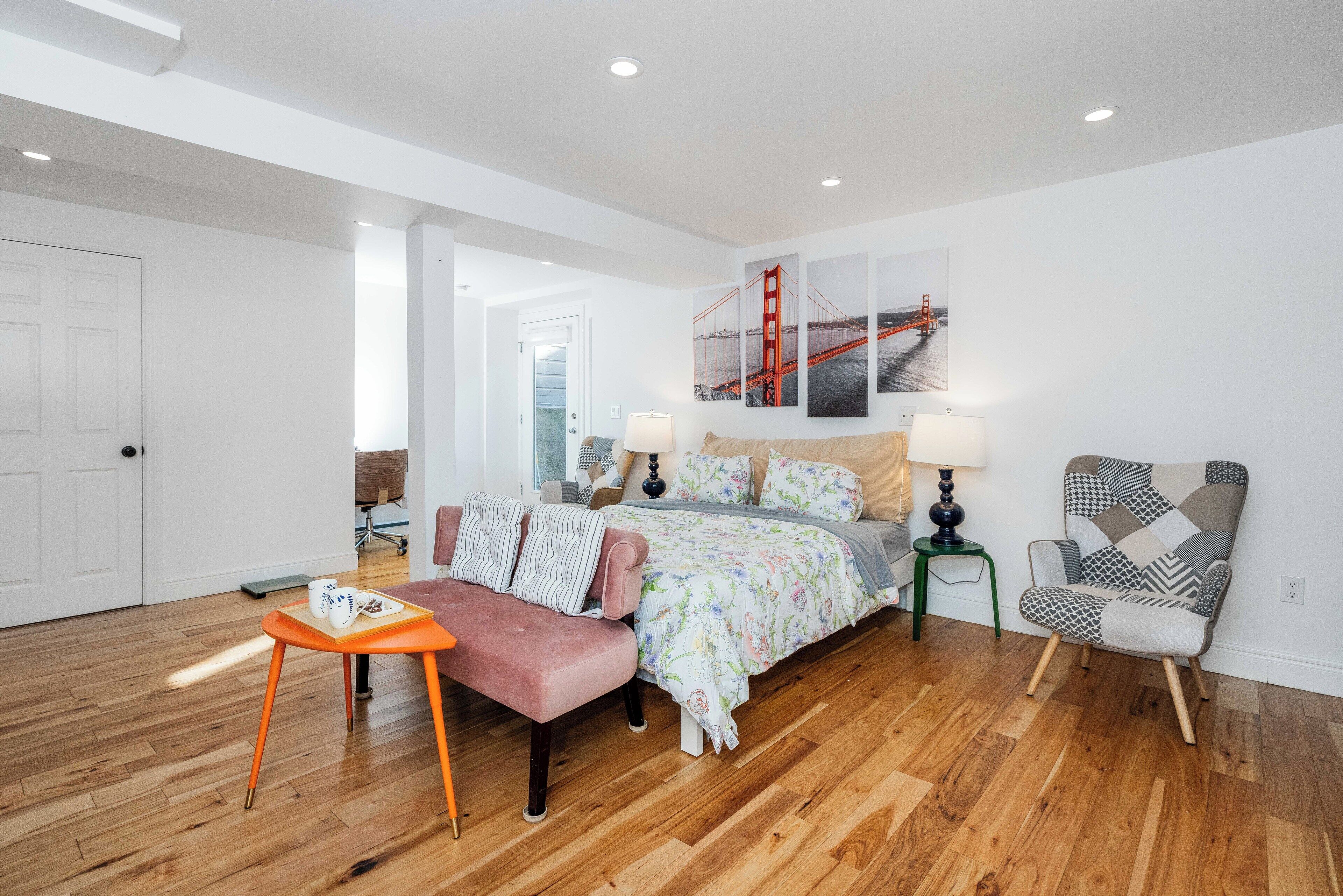 Tabla de planchar con plancha, wifi y ropa de cama 