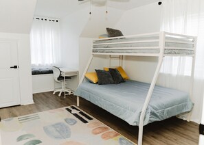 Skrivebord, strygejern/strygebræt, Wi-Fi, sengetøj