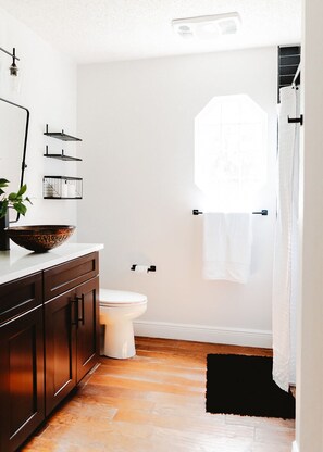 Bruser, hårtørrer, håndklæder, Sæbe