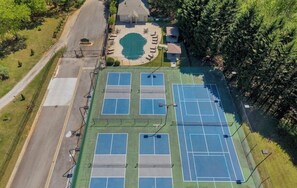 Sports court - Luxury Resort Home in Helen.View, games, 1mile to town. (Helen)