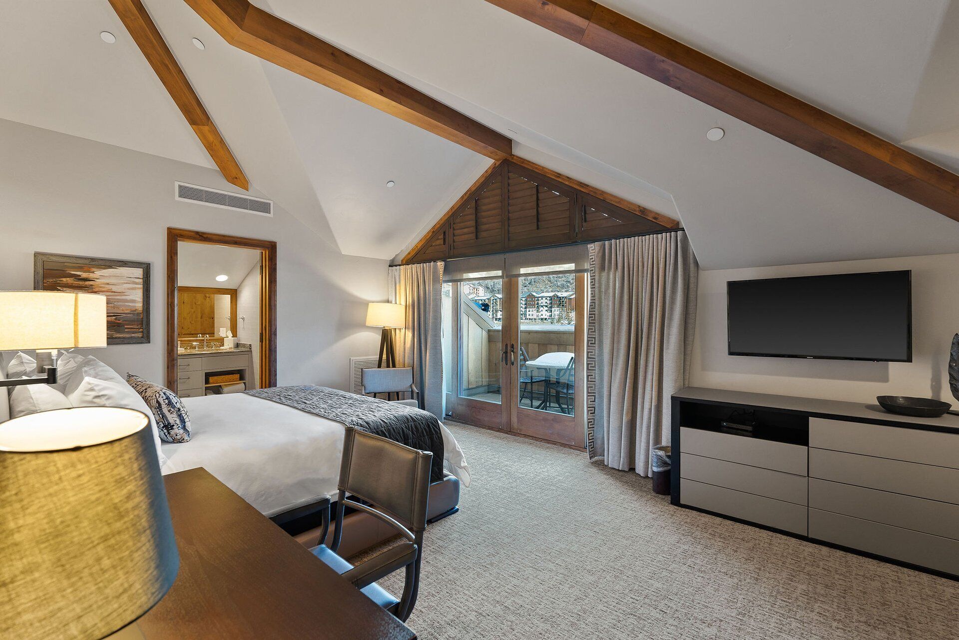 2 多间卧室、办公桌、熨斗/熨衣板、免费 WiFi