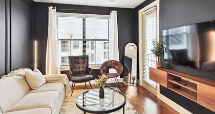 Lux 1B w Pool Near Toyota HQ