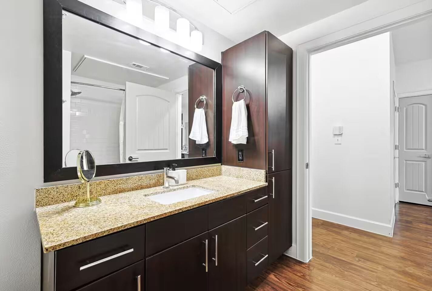 Apartment | Bathroom