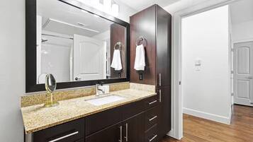 Apartment | Bathroom