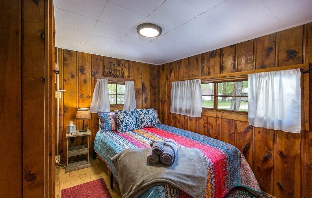 2 bedrooms, bed sheets