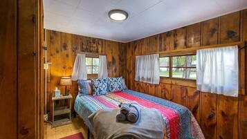 2 bedrooms, bed sheets