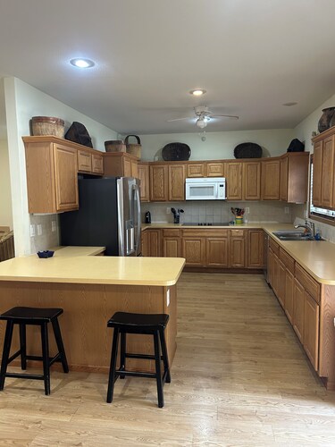 The Perfect Gathering Place, 8 Bedrooms, Room to Relax & Reconnect