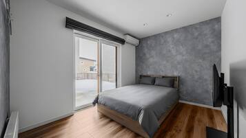 Apartment | Desk, iron/ironing board, cribs (free), WiFi (free)