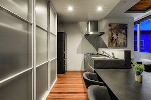 Apartment | Private kitchen | Fridge, microwave, stovetop, toaster - TDR Toti Design Room (Furano)