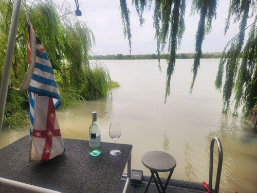 Hasta La Vista river cruiser is back!
Riverglen Marina, White Sands 5238 SA