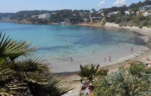Beach - Top of Villa Delphine air-conditioned (SIX FOURS LES PLAGES)