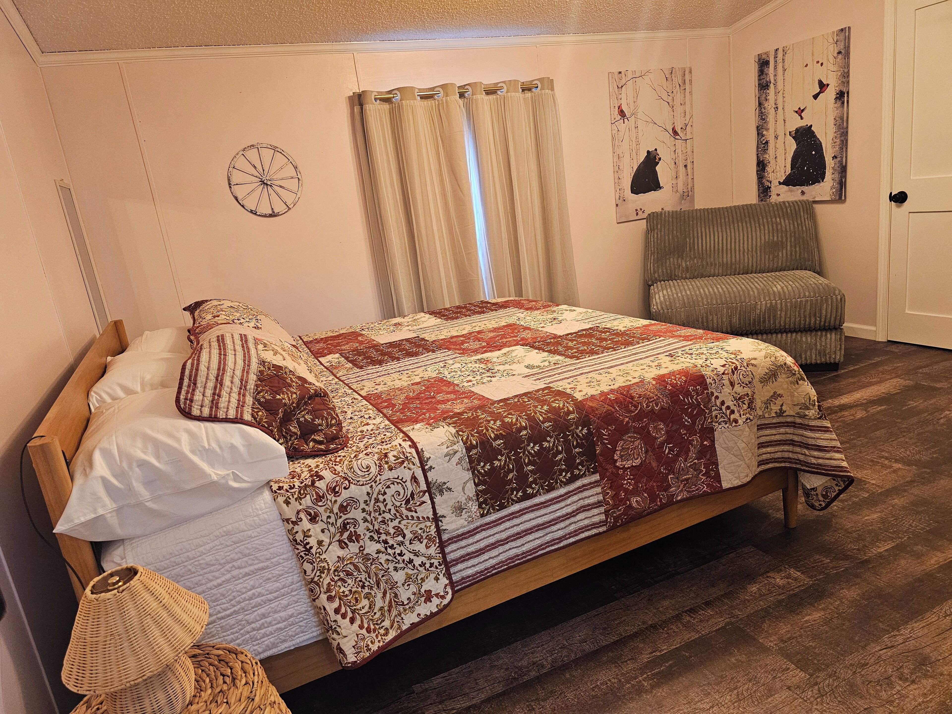 3 makuuhuonetta, silitysrauta/-lauta, Wi-Fi, vuodevaatteet