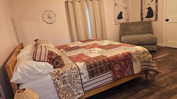 3 makuuhuonetta, silitysrauta/-lauta, Wi-Fi, vuodevaatteet