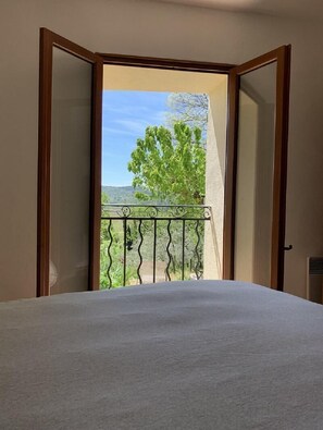 Iron/ironing board, Internet, bed sheets - Mas de la Clue - 2 people (FIGANIERES)