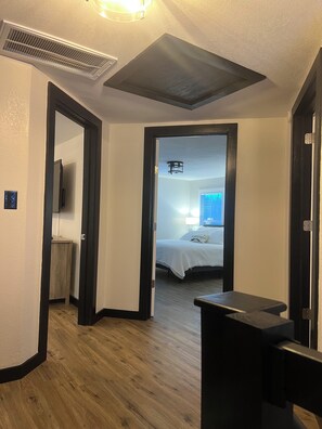 5 habitaciones, escritorio, wifi gratis y ropa de cama