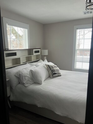 5 bedrooms, desk, free WiFi, bed sheets