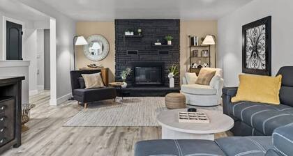 INGROUND POOL - HOT TUB - THEATER ROOM - SLEEPS 15!