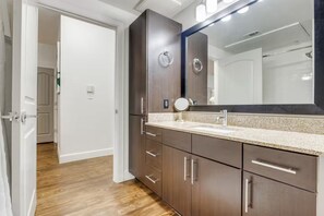 Bathroom - Luxury 1B w Pool near Legacy West (Frisco)