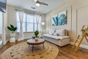 Living area - Luxury 1B w Pool near Legacy West (Frisco)