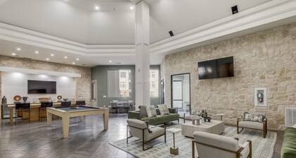 Luxury 1B w Pool near Legacy West