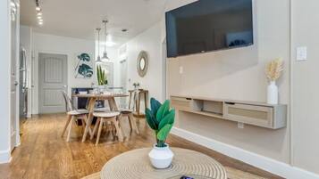 Apartment, Balcony | Dining