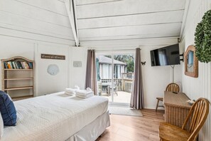 2 bedrooms, iron/ironing board, free WiFi, bed sheets - Waterfront Lagoon View with large deck, Close to Beach - 12 Dunecrest (Seabrook Island)