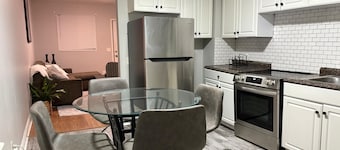 Quaint 2-bedroom apartment in welcoming Hamtramck neighborhood