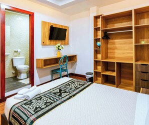 Doppelzimmer, 1 großes Einzelbett, Zimmerreinigung | Schreibtisch, laptopgeeigneter Arbeitsplatz, kostenloses WLAN