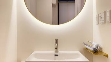 Family Apartment | Bilik Mandi | Selipar