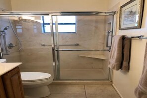 Bathroom - Tranquil 2-bedroom house with AC in Green Valley (Green Valley)