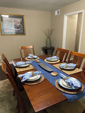 Dining - Spacious 4BR Home Minutes from AT&T Stadium – Official World Cup Venue (Grand Prairie)
