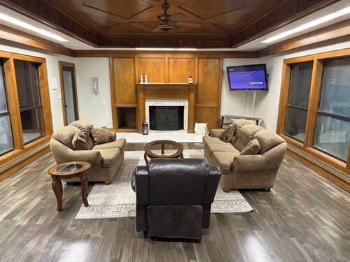 3-bedroom house in welcoming Jasper with peaceful patio to enjoy your coffee.