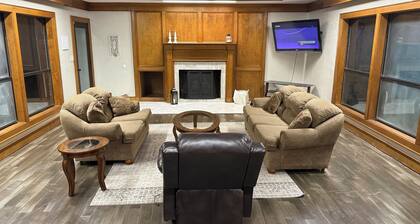 3-bedroom house in welcoming Jasper with peaceful patio to enjoy your coffee.