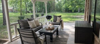 3-bedroom house in welcoming Jasper with peaceful patio to enjoy your coffee.