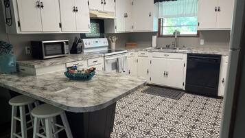 Microonde, forno, piano cottura, lavastoviglie