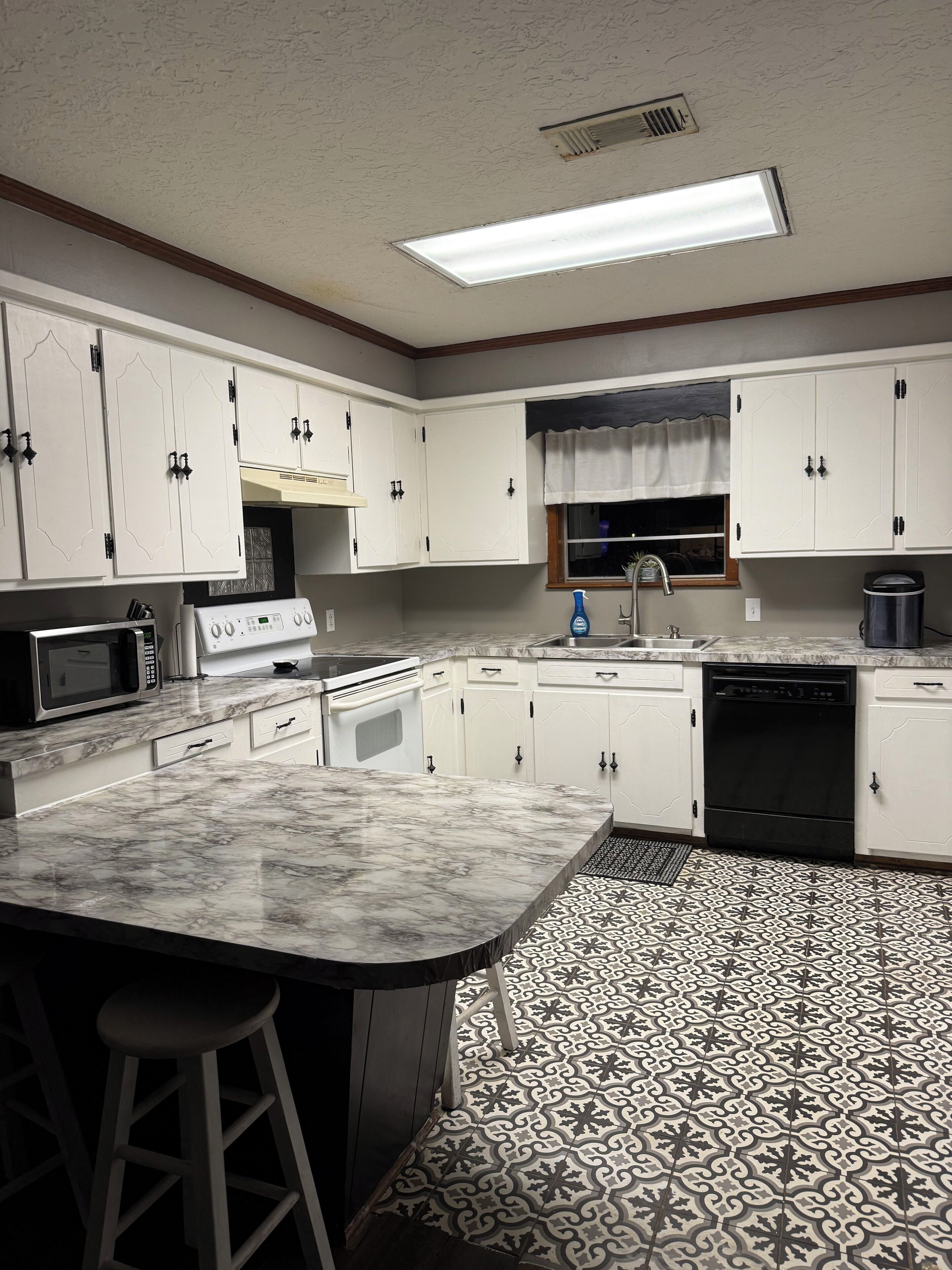 Microones, forn, placa de cuina i rentaplats 