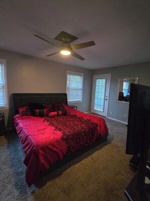 4 bedrooms, iron/ironing board, WiFi, bed sheets - Masters Week Golf Retreat-4BR Home on Golf Course (Augusta)