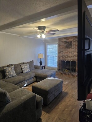 Living area - Masters Week Golf Retreat-4BR Home on Golf Course (Augusta)