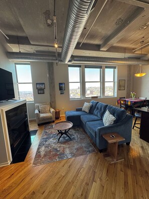 Living area - World Cup Luxury Loft -Steps to Fan Fest - Heart of KC Crossroads - 30 Night Min (Kansas City)