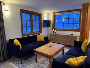 Living area - Cozy 2-bedroom loft apartment with mountain views (Golden)