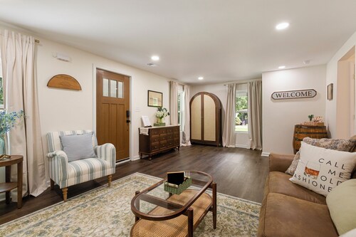 Hot Tub- Sleeps 10- Bourbon Trail- Historic Home