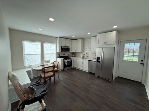 Hot Tub- Sleeps 10- Bourbon Trail- Historic Home