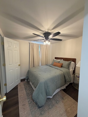 4 bedrooms, free WiFi, bed sheets - Relax with the family at this historic home that has been brought back to life (Coxs Creek)