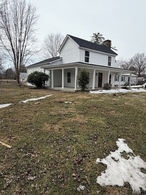 Exterior - Relax with the family at this historic home that has been brought back to life (Coxs Creek)