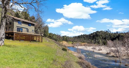 Quiet & Secluded Escape on Nacimiento River ~ Peaceful Getaway near Paso Robles