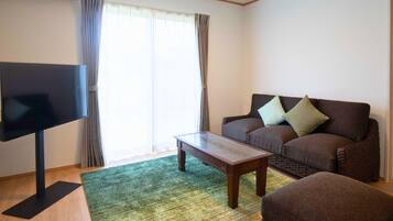 Desk, laptop workspace, iron/ironing board, free WiFi