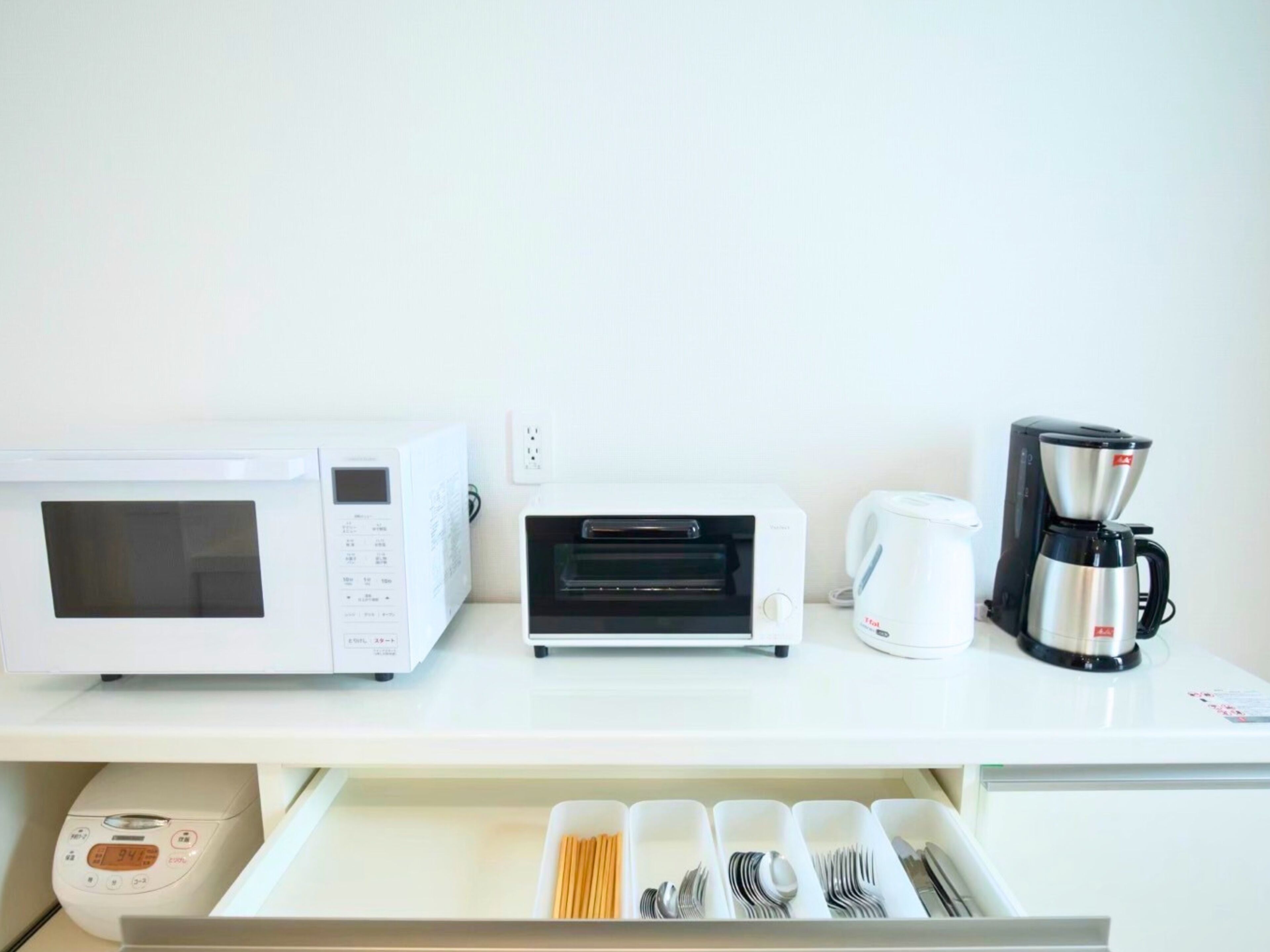 ตู้เย็นขนาดใหญ่, ไมโครเวฟ, เตาอบ, เตาประกอบอาหาร